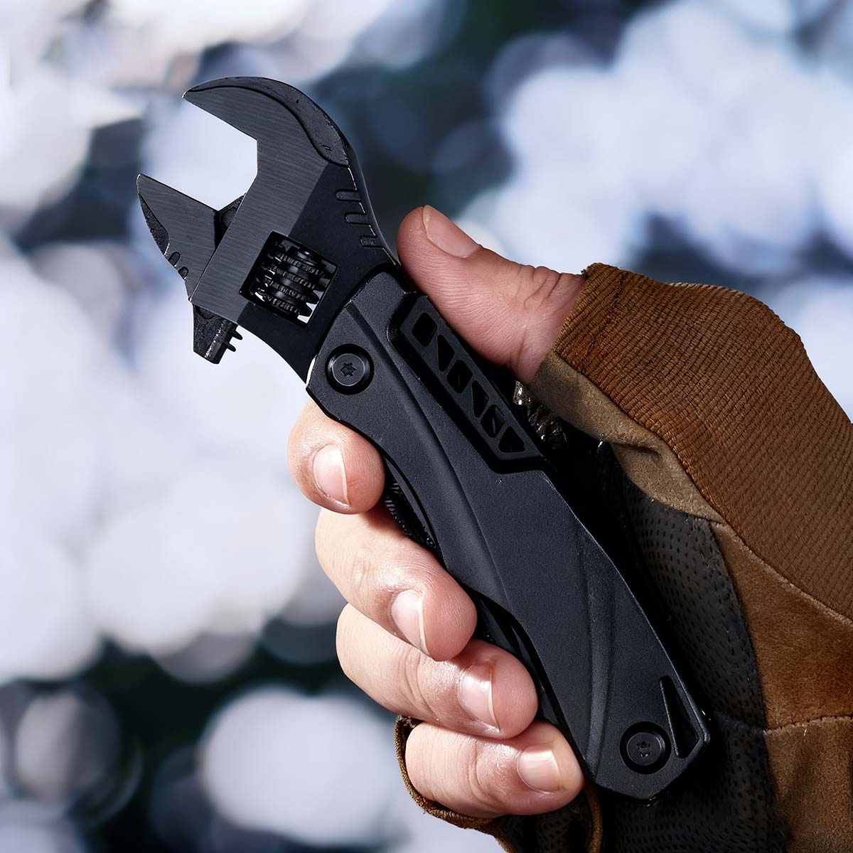 Juego de herramientas EDC plegable: Llave, alicate, cuchillo y sierra multifunción para camping y supervivencia.