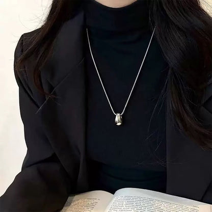 Collar de colgante en forma de gota de agua de estilo minimalista para mujer, largo para otoño e invierno, cadena para sudadera y suéter, accesorio casual y versátil de lujo sencillo con un toque elegante.