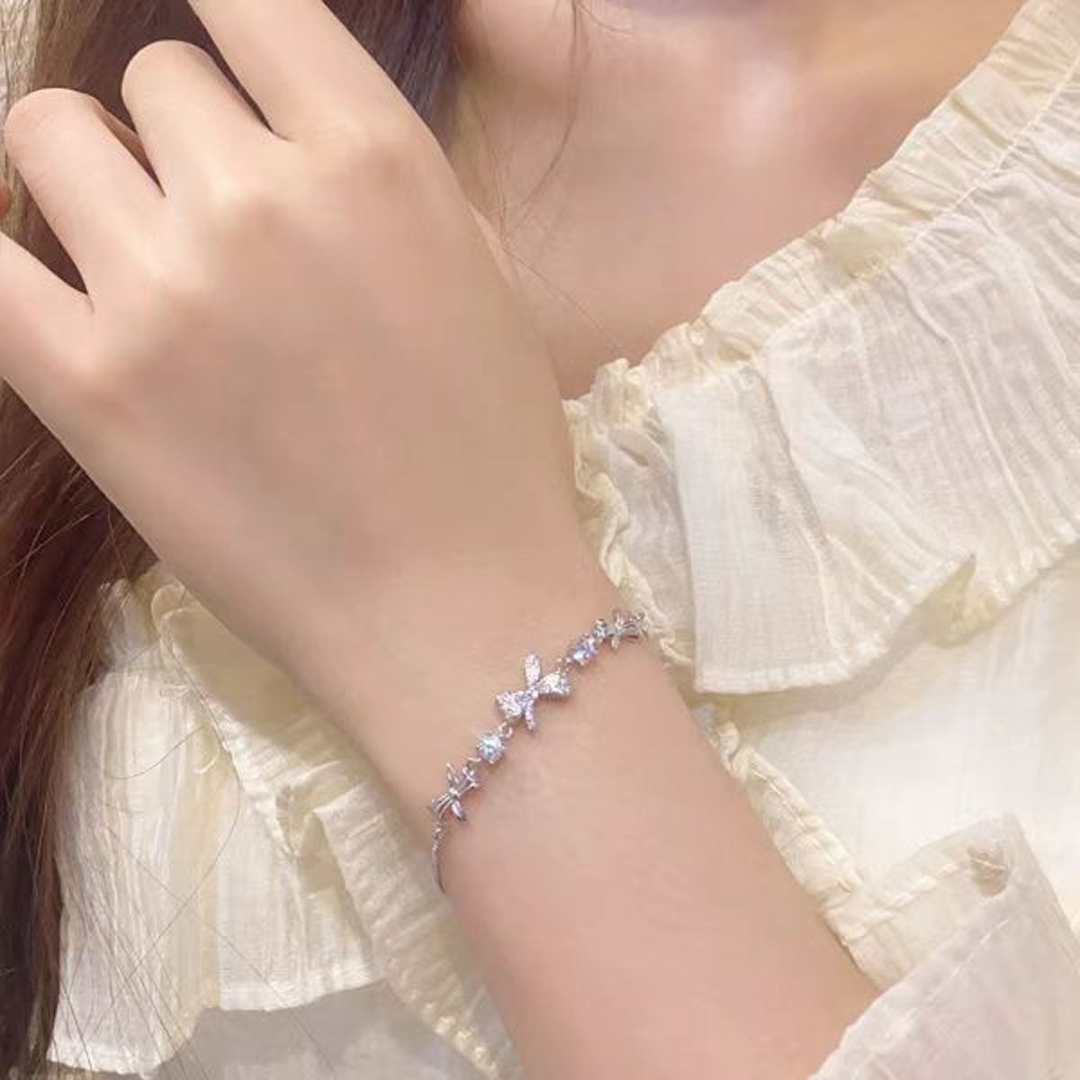 **Pulsera femenina de lujo ligero con circonia y lazo, diseño exclusivo de verano estilo INS, elegante y sofisticada, nueva colección de accesorios**